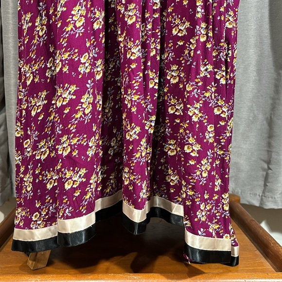 Multicolored Floral Long Sleeve V-Neck Maxi Dress - Picture 2 of 8